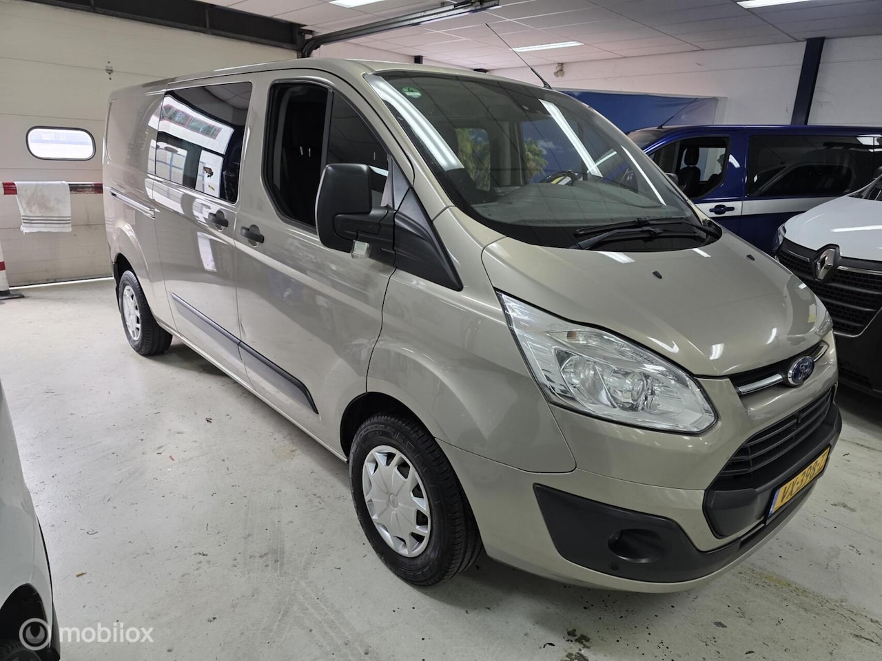Ford Transit Custom - 290 2.0 TDCI L2H1 Ambiente DC 290 2.0 TDCI L2H1 Ambiente DC - AutoWereld.nl