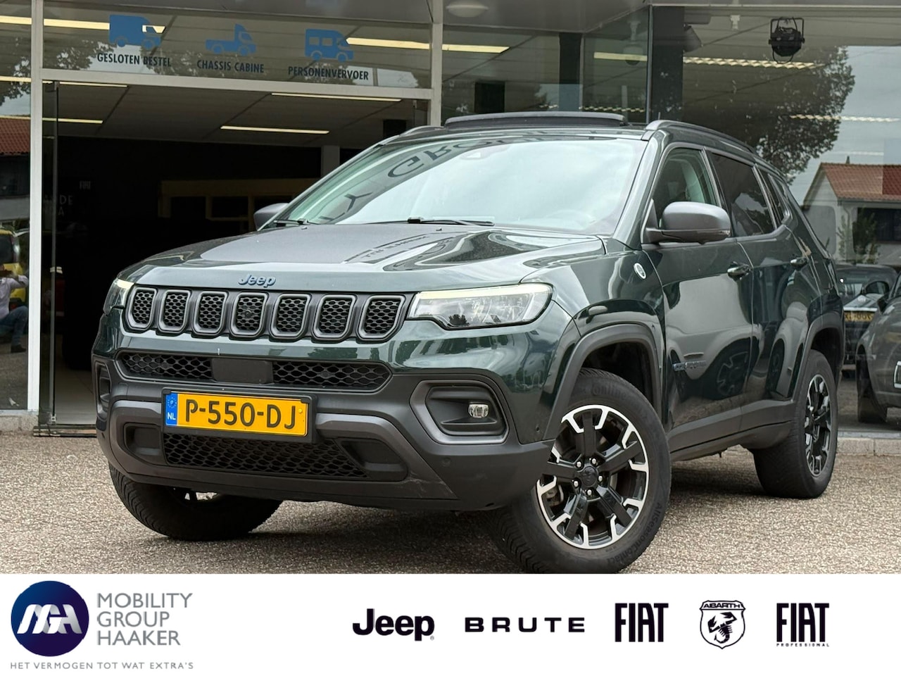 Jeep Compass - 4xe 240 Plug-in Hybrid Electric Trailhawk | Schuif-Kanteldak | Carplay | Camera - AutoWereld.nl