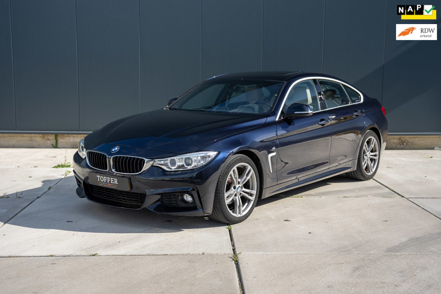 BMW 4-serie Gran Coupé - M Sport | Carbon Schwarz | Oyster leder | Schuifdak | Trekhaak - AutoWereld.nl