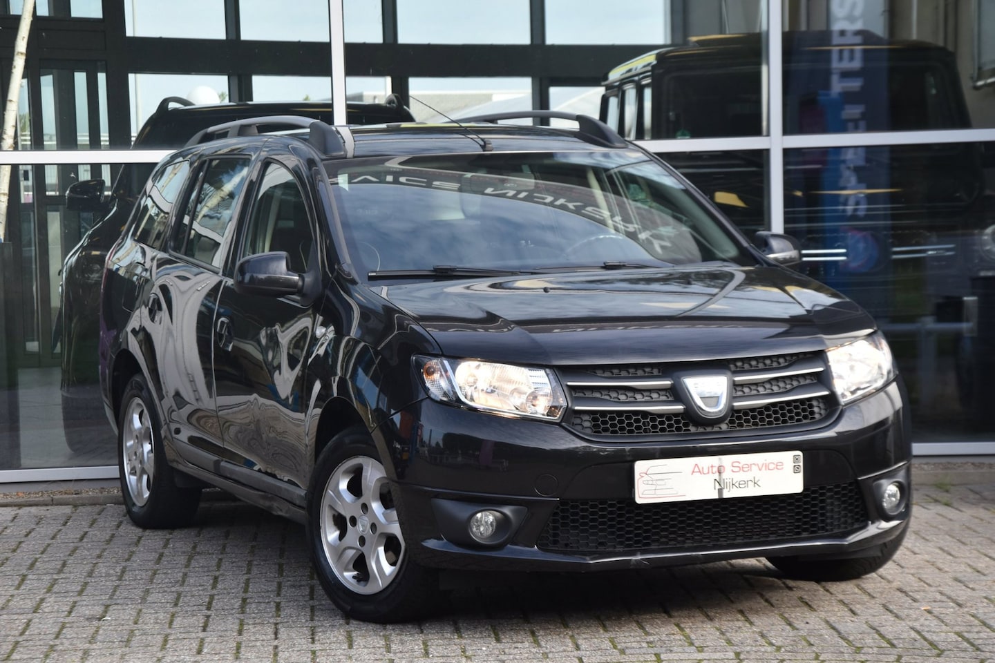Dacia Logan MCV - 0.9 TCe Prestige Airco Navigatie Elek. Ramen Trekhaak NAP - AutoWereld.nl