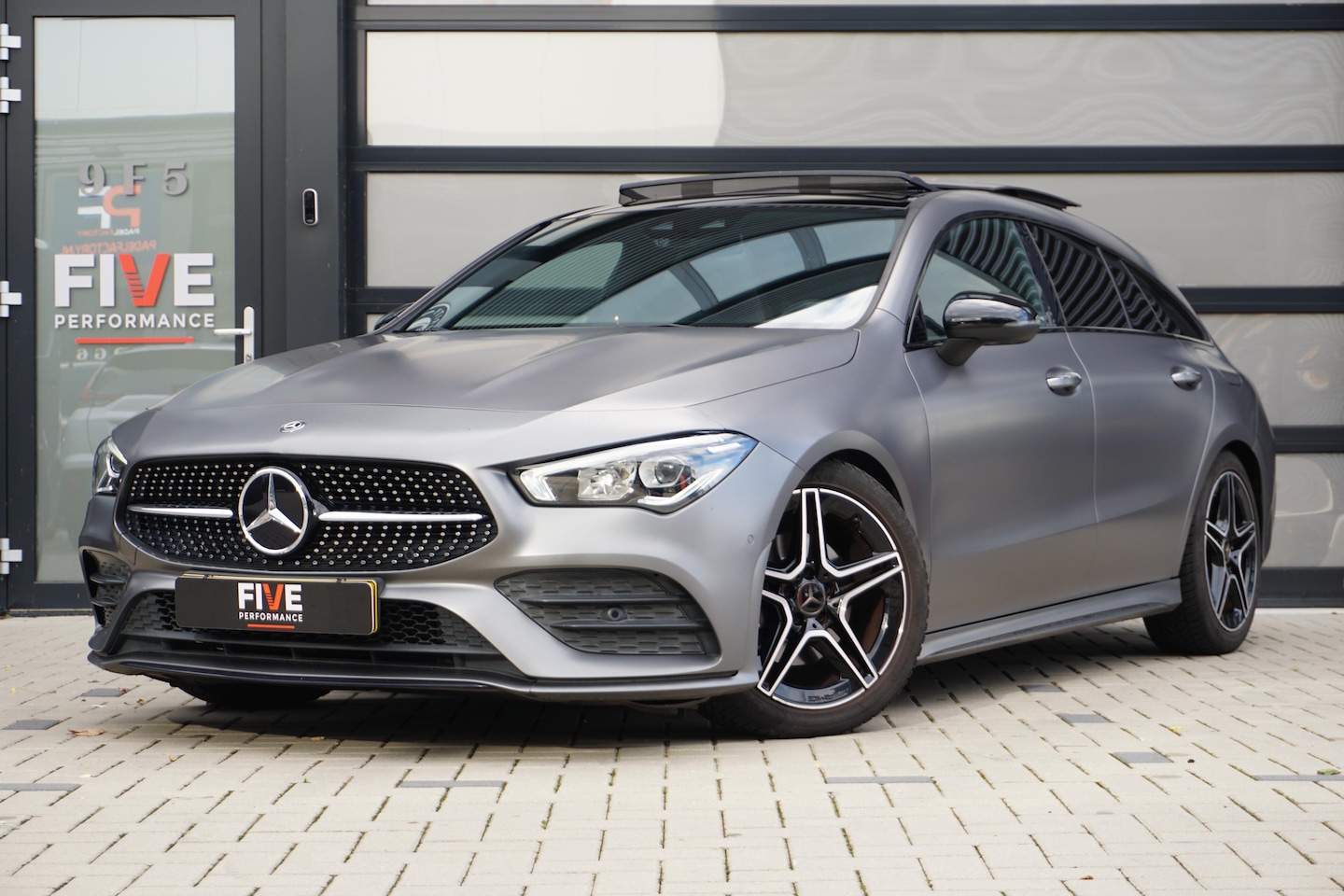 Mercedes-Benz CLA-klasse Shooting Brake - 180 Business Solution AMG Panoramadak / Carplay / Camera / NL-Auto - AutoWereld.nl