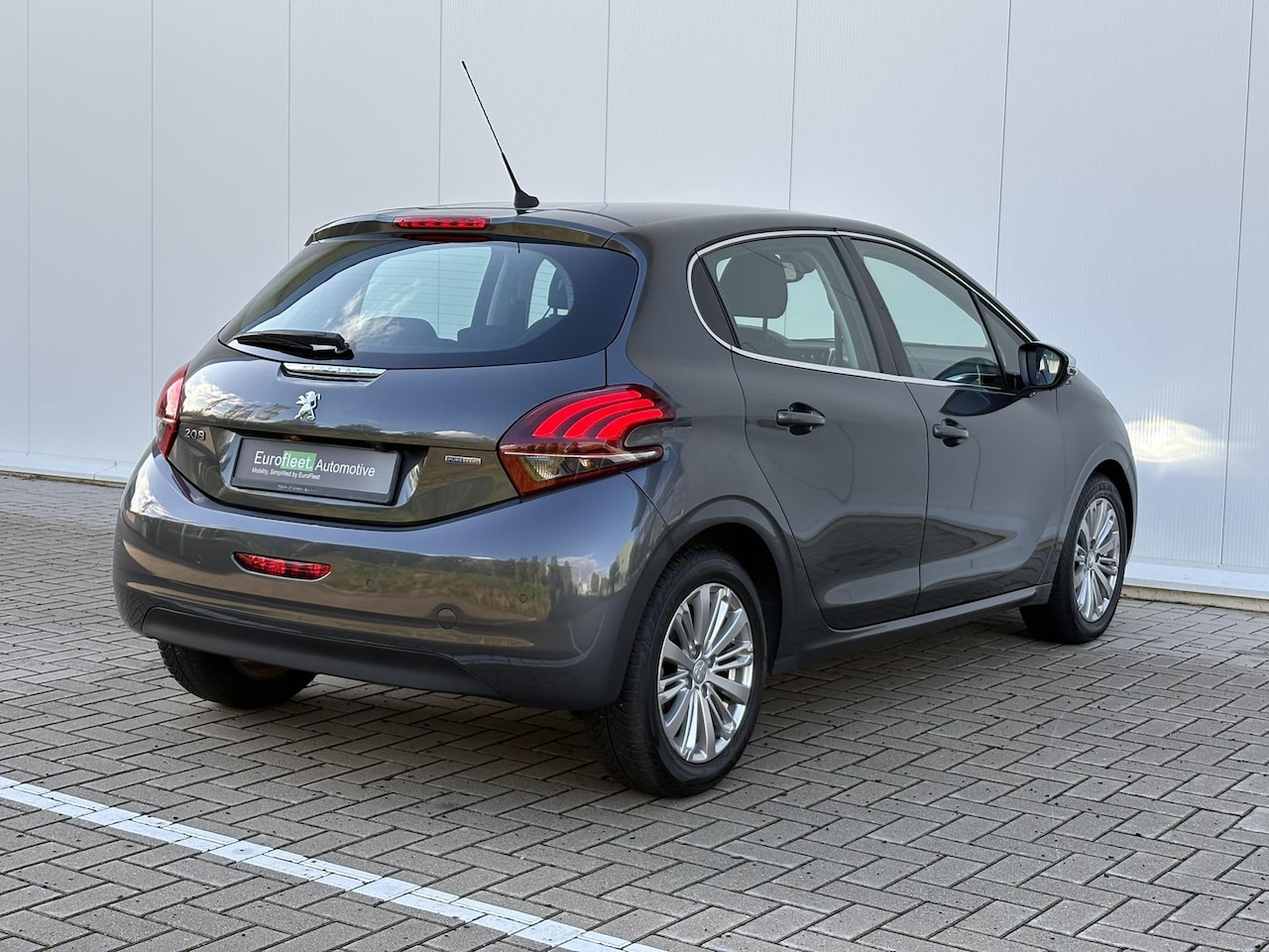 Peugeot 208 - 1.2 PureTech Allure | Automaat | Park Assist | Camera | Stoelverwarming | CarPlay / Androi