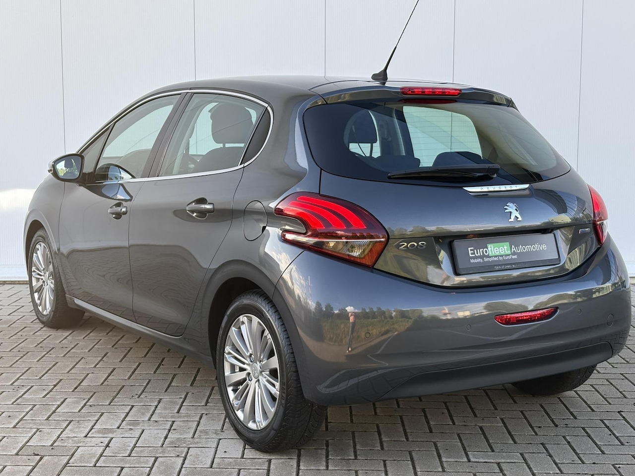 Peugeot 208 - 1.2 PureTech Allure | Automaat | Park Assist | Camera | Stoelverwarming | CarPlay / Androi