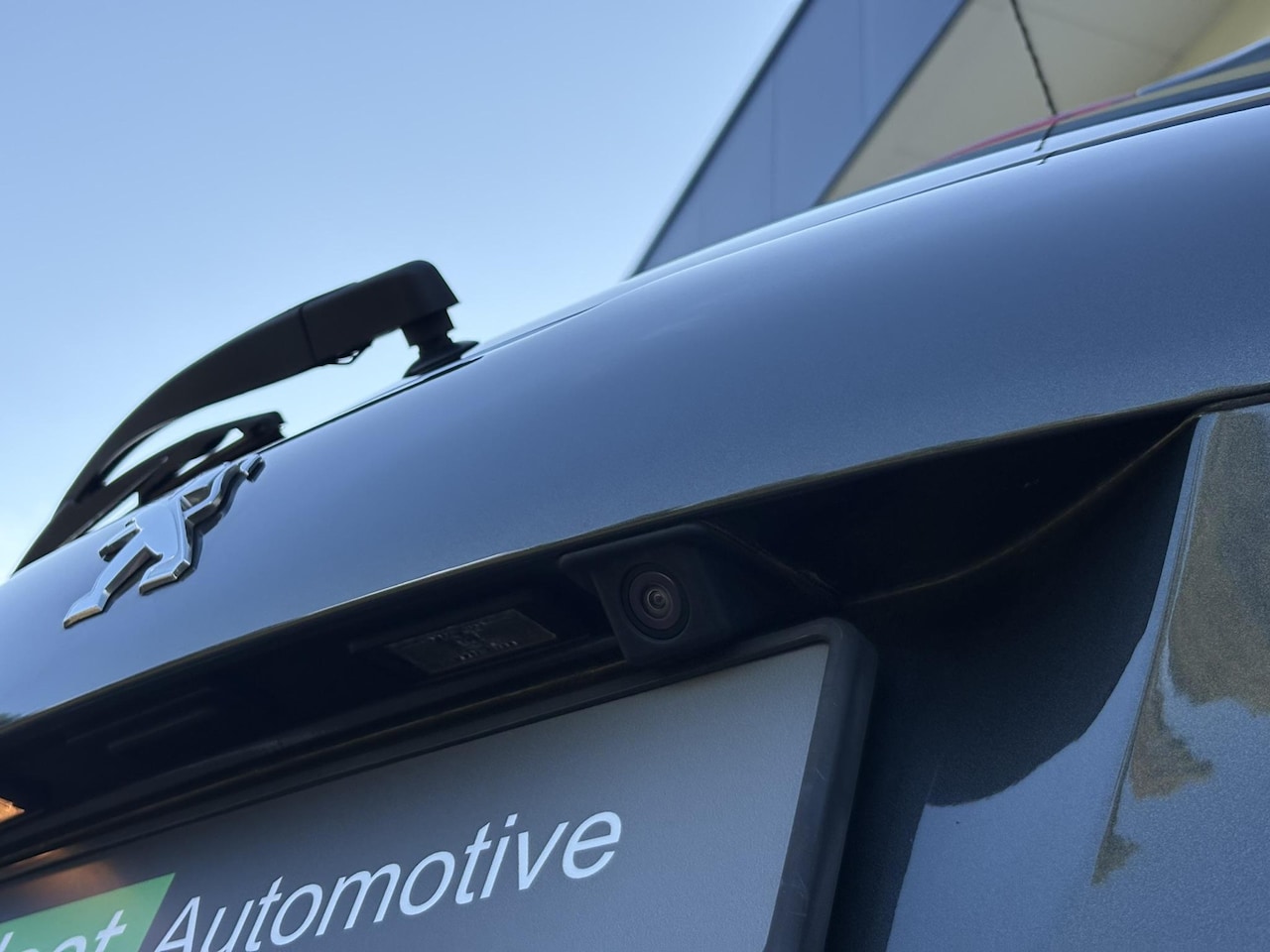 Peugeot 208 - 1.2 PureTech Allure | Automaat | Park Assist | Camera | Stoelverwarming | CarPlay / Androi