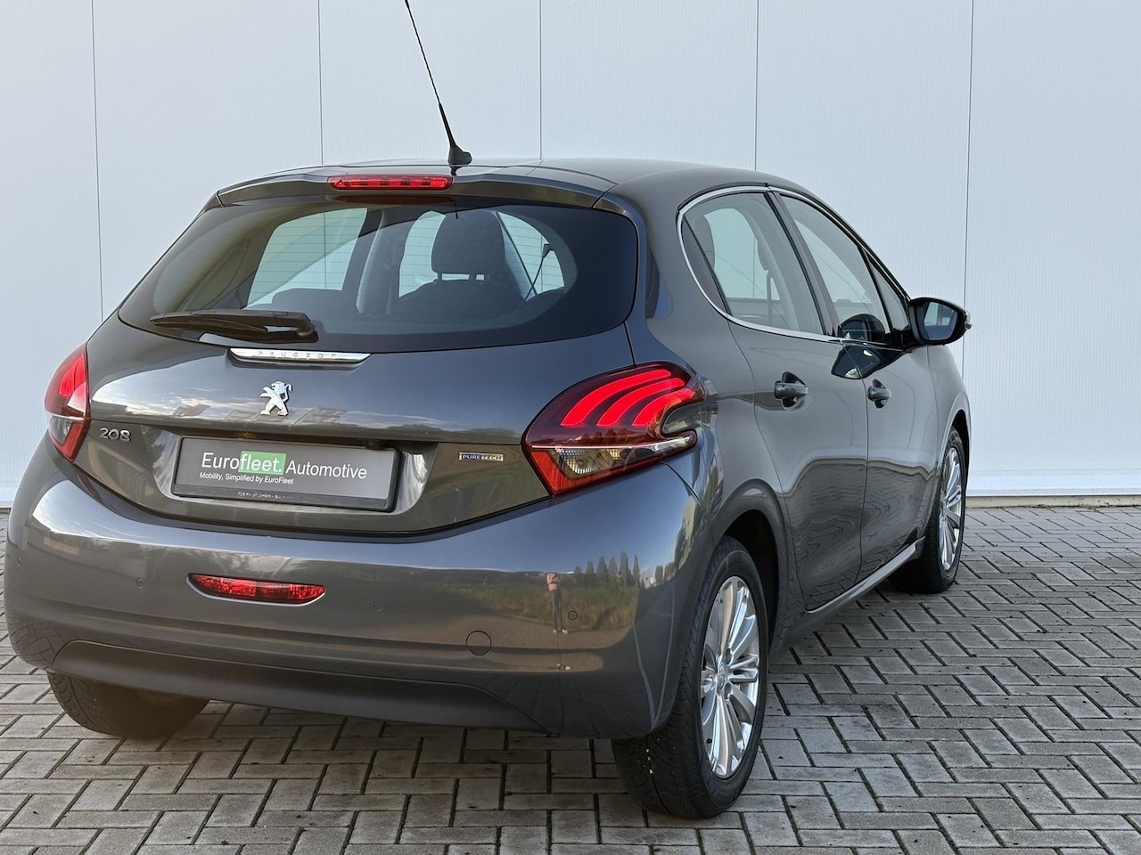 Peugeot 208 - 1.2 PureTech Allure | Automaat | Park Assist | Camera | Stoelverwarming | CarPlay / Androi