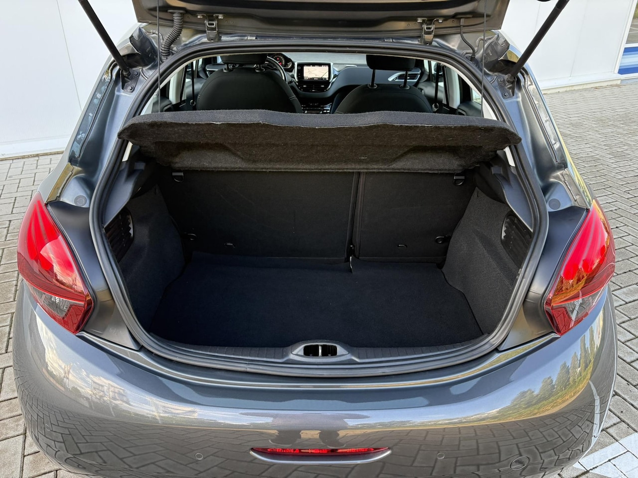 Peugeot 208 - 1.2 PureTech Allure | Automaat | Park Assist | Camera | Stoelverwarming | CarPlay / Androi