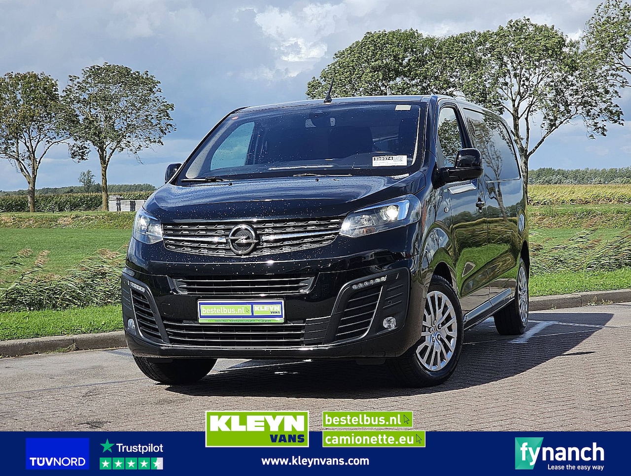Opel Vivaro - 2.0 L2H1 Xenon Trekhaak! - AutoWereld.nl