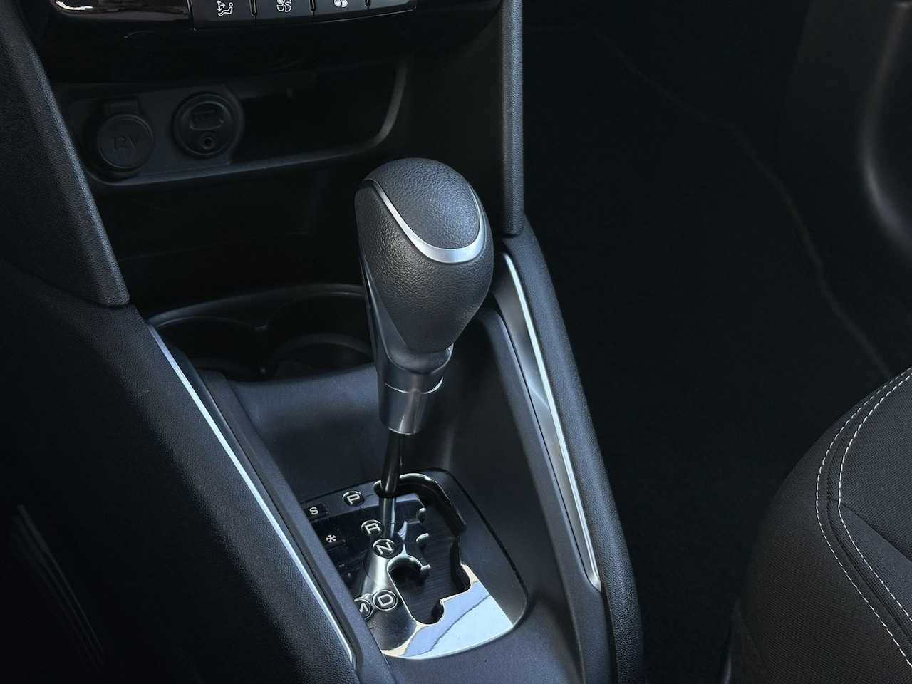 Peugeot 208 - 1.2 PureTech Allure | Automaat | Park Assist | Camera | Stoelverwarming | CarPlay / Androi