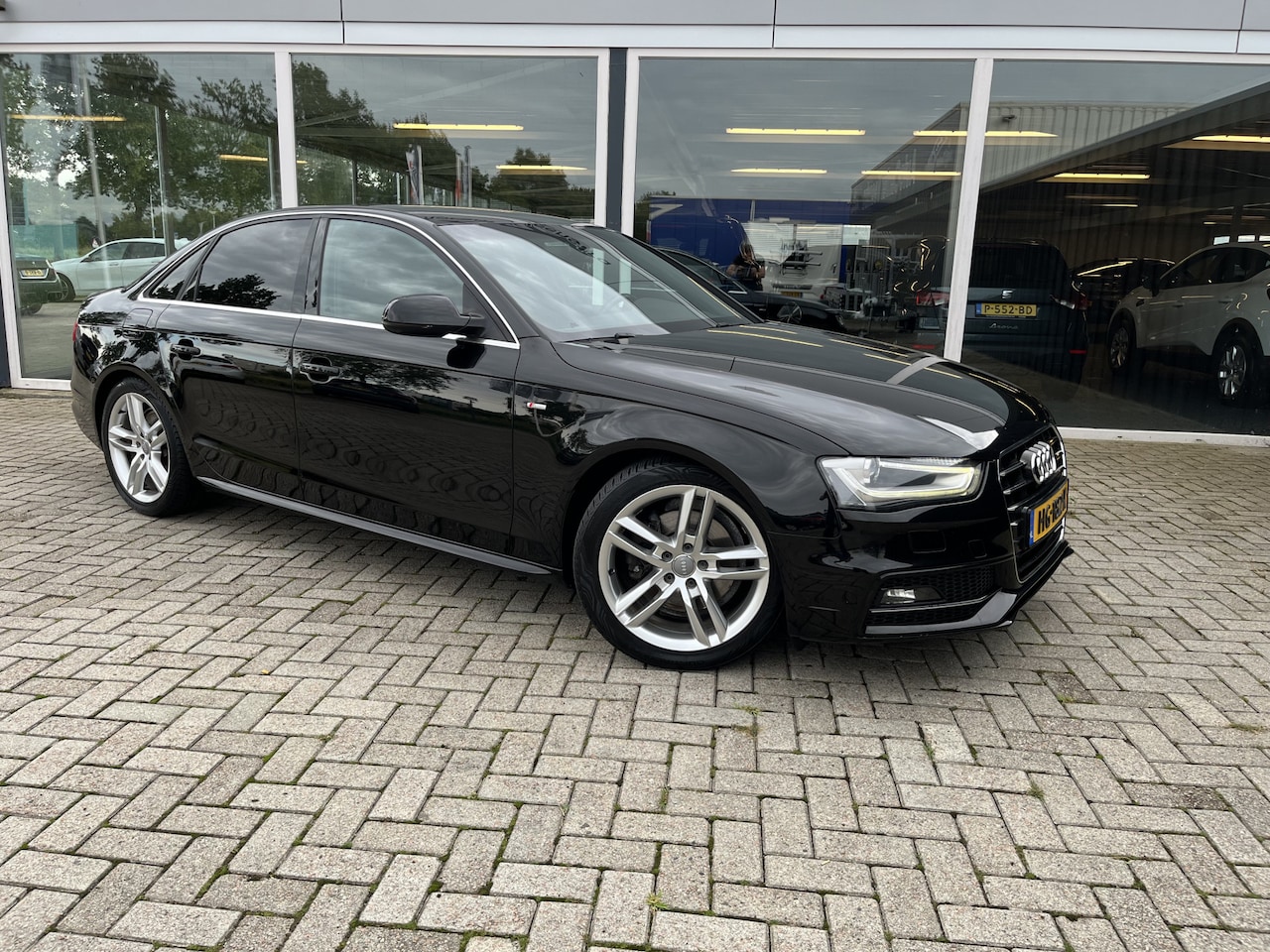 Audi A4 Limousine - 1.8 TFSI S Edition Led / Cruise / Clima / Nav Lmv - AutoWereld.nl