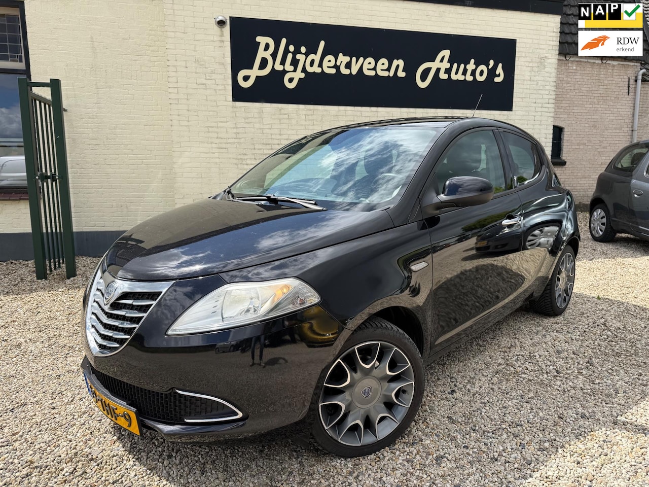 Lancia Y(psilon) - Ypsilon 1.2 Platinum Airco | Cruise Control| Parkeersensoren | LM - AutoWereld.nl