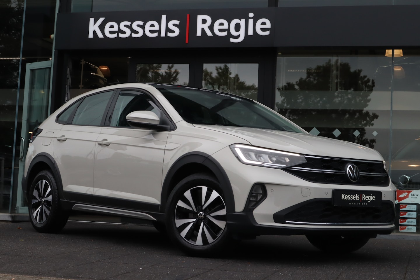 Volkswagen Taigo - 1.0 TSI Life Automaat | Pano | CarPlay | Led | 16" | Stoelverwarming - AutoWereld.nl