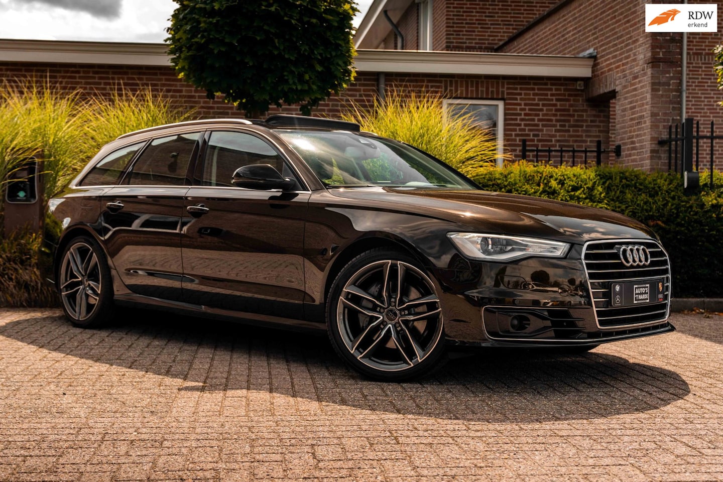 Audi A6 Avant - 2.0 TFSI Premium Edition 252 PK Aut. ACC Trekhaak Pano Keyless Camera 20'' - AutoWereld.nl