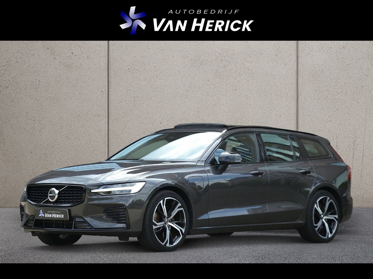 Volvo V60 - 2.0 T6 Plug-in hybrid AWD Ultimate Dark | Panoramadak | Head-Up | 360 Camera - AutoWereld.nl