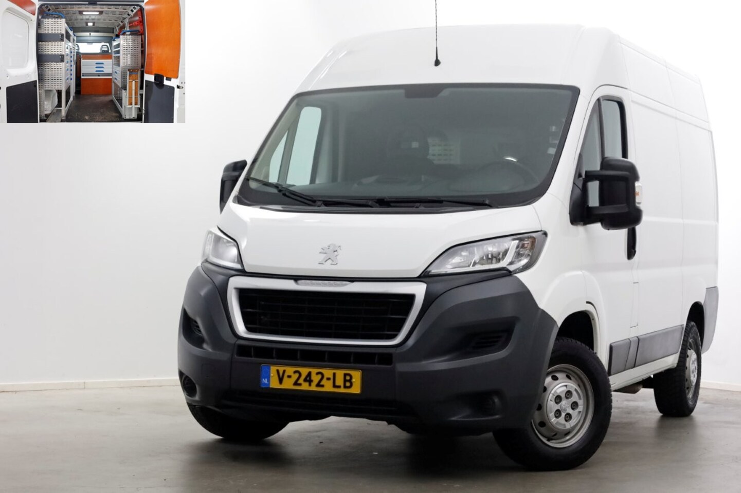 Peugeot Boxer - 2.0 BlueHDI 130pk E6 L1H2 Premium Navi/Camera/Inrichting 01-2018 - AutoWereld.nl