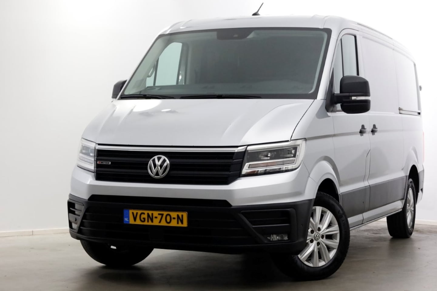 Volkswagen Crafter - 35 2.0 TDI 177pk L3H2 (L2H1) DSG-Automaat 4Motion 4x4 Highline LED/Navi/2x Schuifdeur 08-2 - AutoWereld.nl