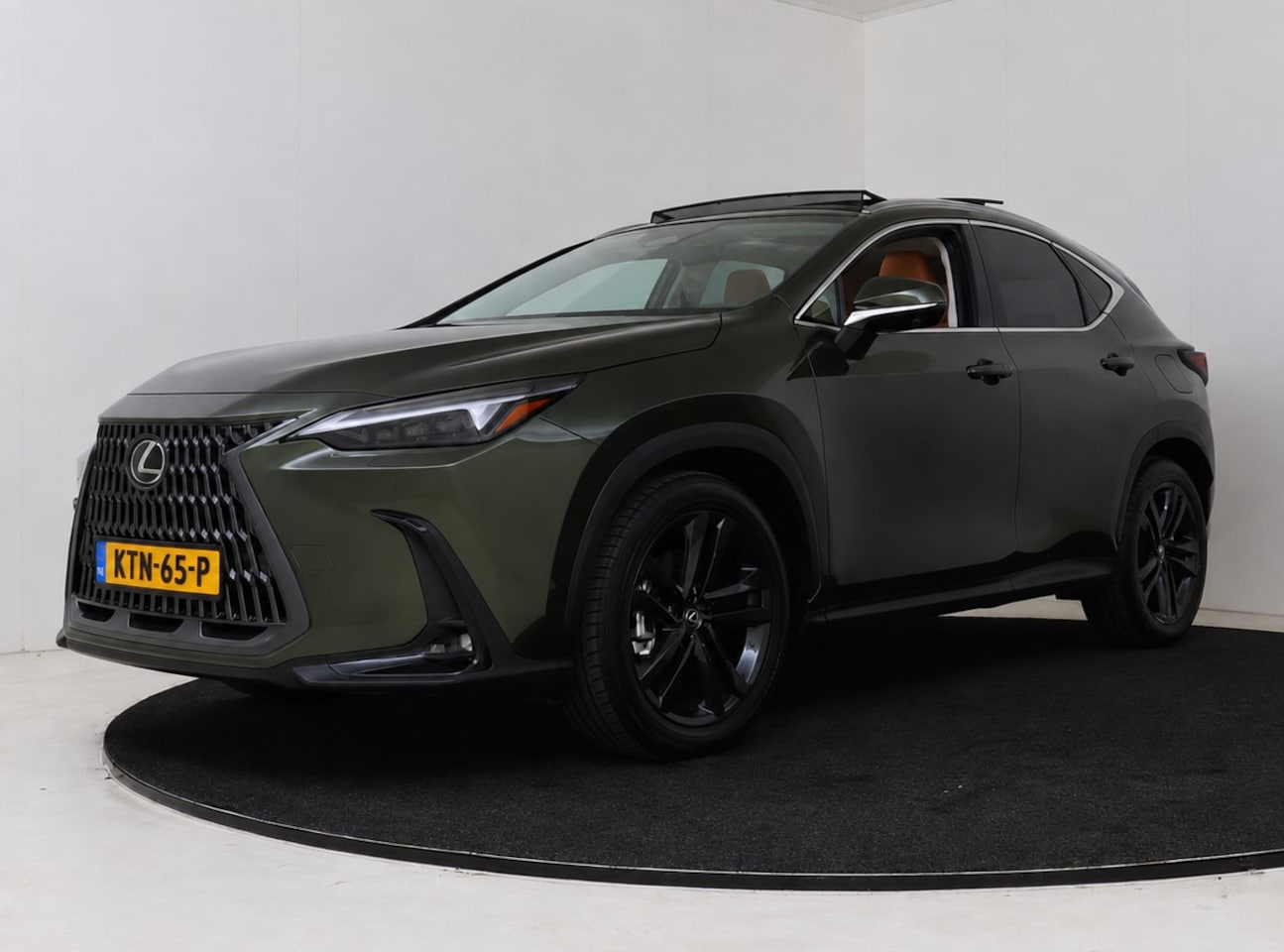 Lexus NX - 450h+ AWD 35th Edition | Panoramisch Schuifdak | 20" LM Velgen | Demo | Direct Leverbaar | - AutoWereld.nl