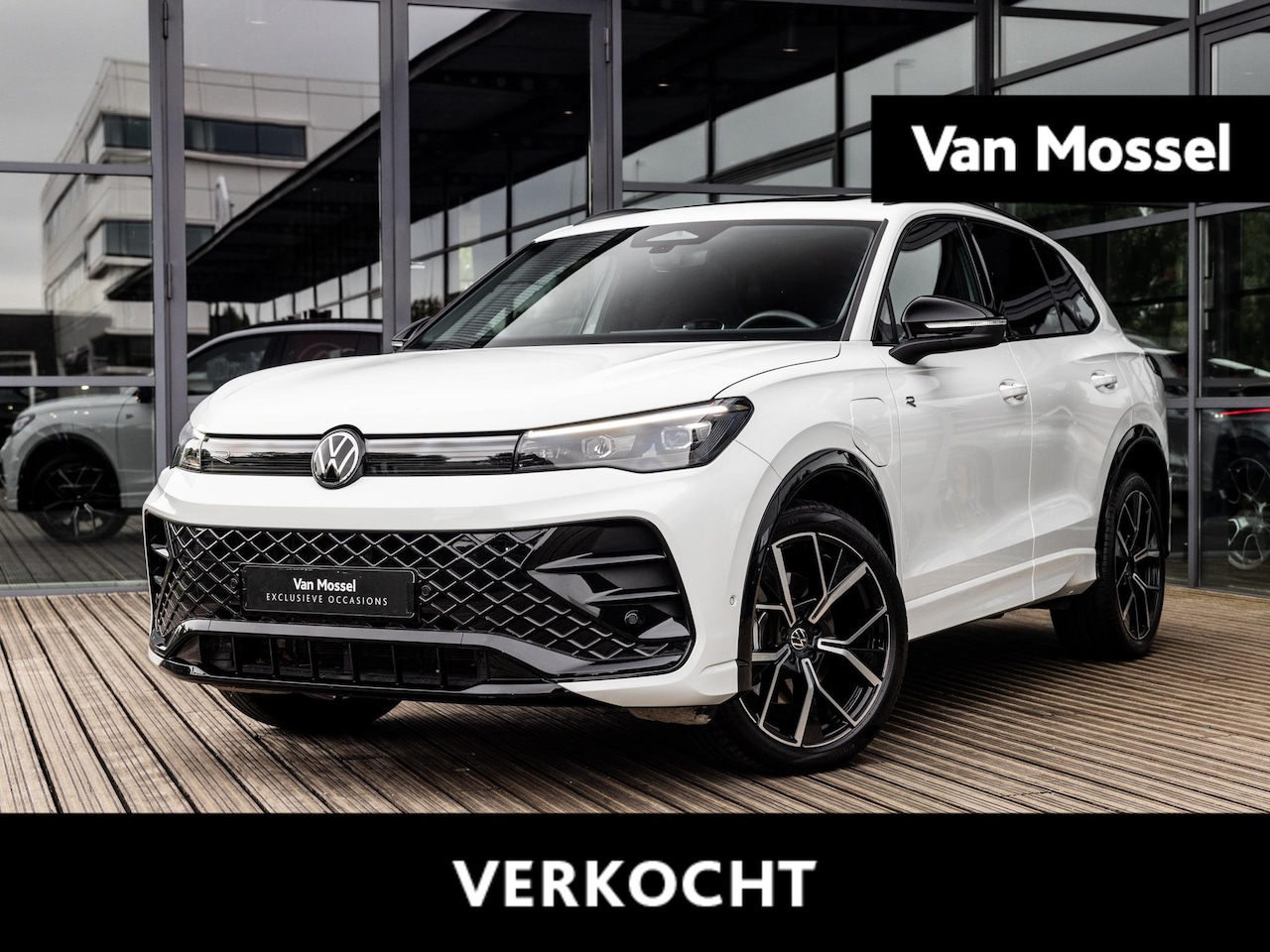 Volkswagen Tiguan - 1.5 eHybrid R-Line Edition | PANORAMA/SCHUIF-KANTELDAK | ADAPTIVE CRUISE CONTROL. | ACHTER - AutoWereld.nl