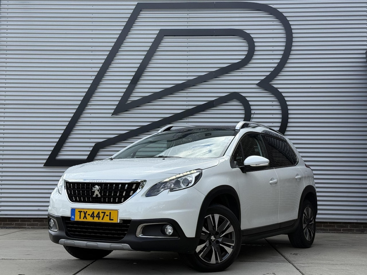 Peugeot 2008 - 1.2 PureTech Allure 2e Eigenaar|Navi|Pano|Carplay|Clima|Cruise|PDC|Dealer Onderhouden|APK - AutoWereld.nl