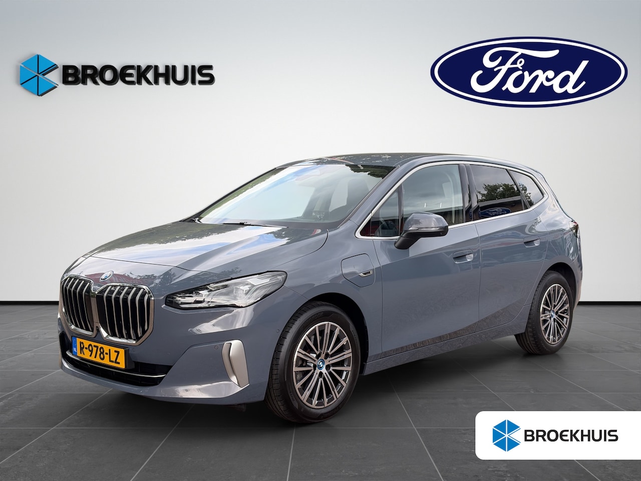 BMW 2-serie Active Tourer - 225e xDrive | Elekt. wegklapbare Trekhaak | 360 Camera | Head-Up Display | Leder - AutoWereld.nl