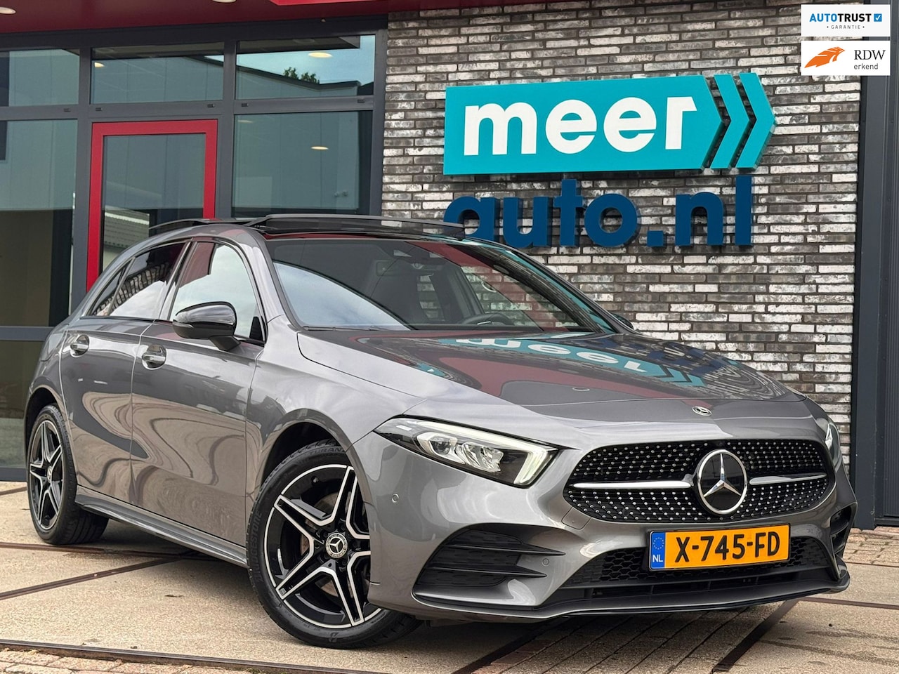 Mercedes-Benz A-klasse - 250e AMG PANO l 360 l ASSISTENTIE l SFEER l EL-STOEL l MATRIX l CARPLAY l DEALER OND - AutoWereld.nl