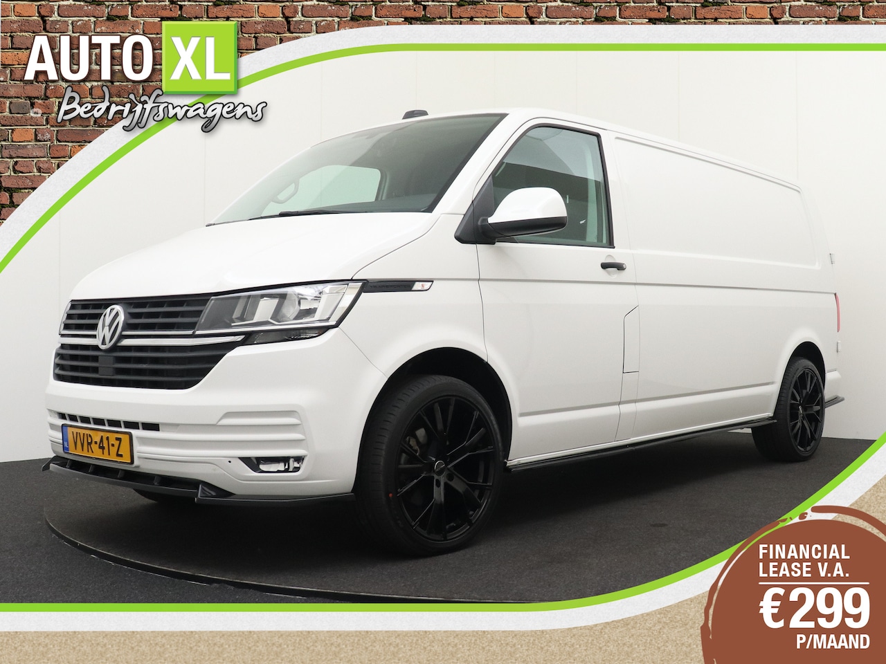 Volkswagen Transporter - 2.0 TDI 150PK Aut. L2H1 R-Line 20" Velgen Maxton-Pakket Trekhaak - AutoWereld.nl