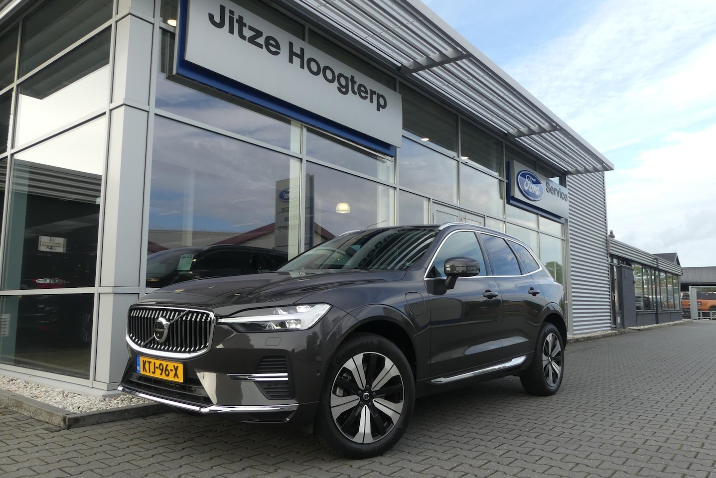 Volvo XC60 - 2.0 T6 Plug-in hybrid AWD Plus Bright PANO, 360° CAMERA, MEMORY 2X, LEER, WINTER PACK, ADA - AutoWereld.nl