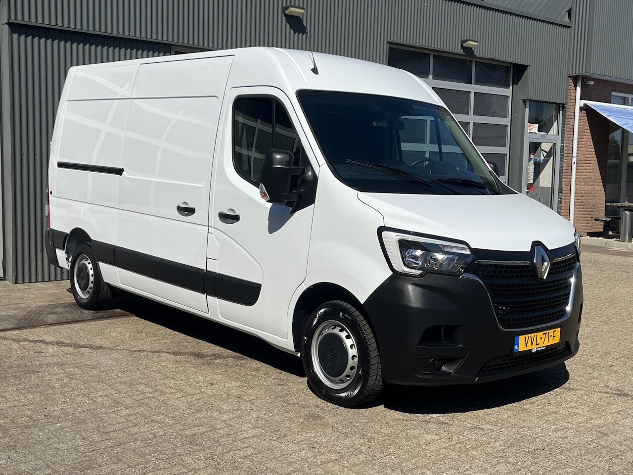 Renault Master E-Tech - L2H2 52 kWh 100% electrische 162km WLTP Airco Cruise controle 3-Persoons Camera Houten kas - AutoWereld.nl