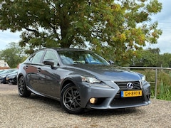 Lexus IS - 300h Business Hybride | Xenon + Leder + Navi nu €13.975,