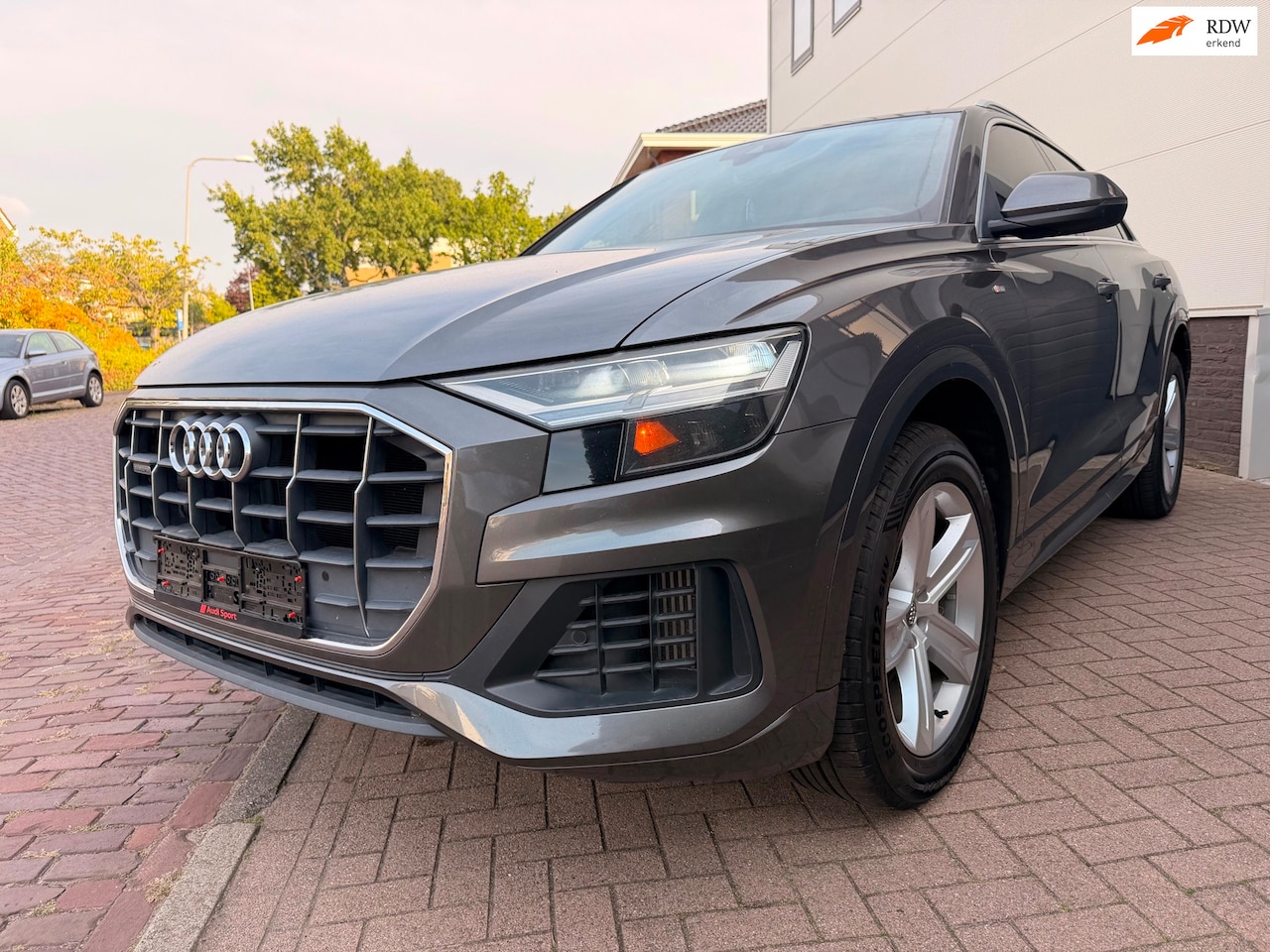 Audi Q8 - 55 TFSI S Line/340 pk/Panoramadak/Navi/Trekhaak/Leder - AutoWereld.nl