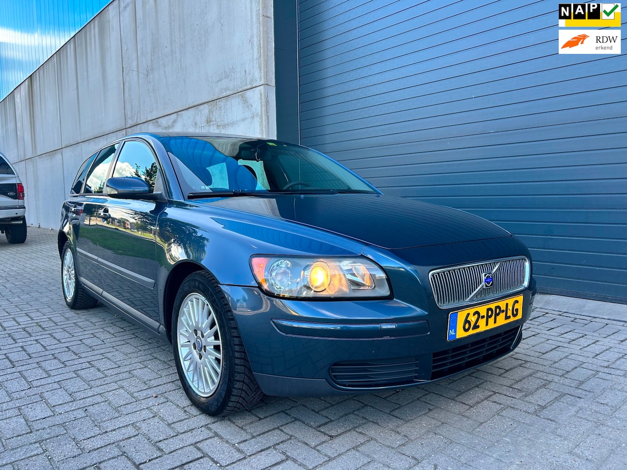 Volvo V50 - 2.4i AUT CLIMA PDC NAP - AutoWereld.nl
