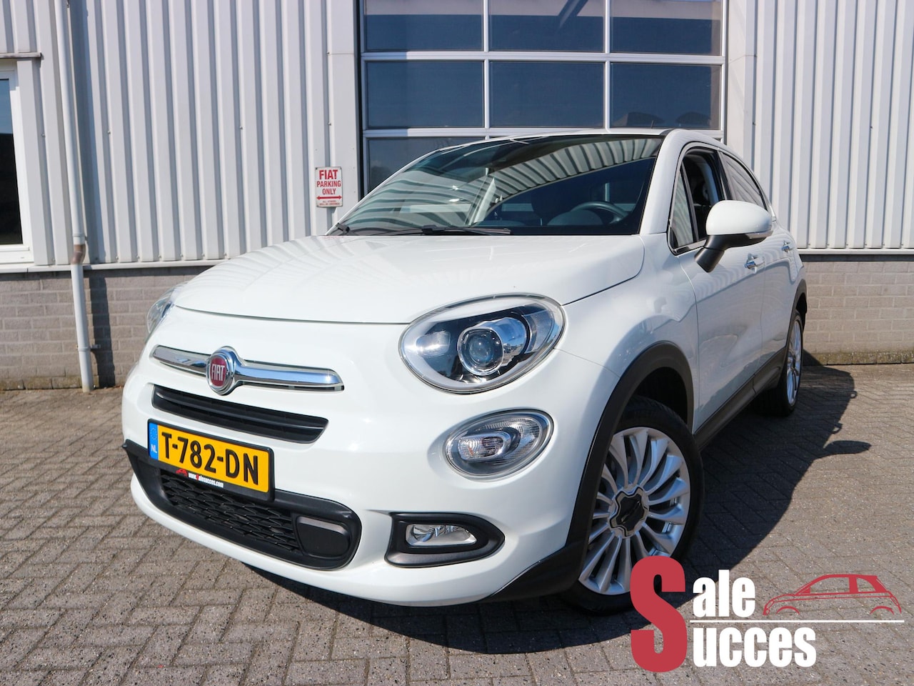 Fiat 500 X - 1.6 Lounge Camera | 18" LM velgen - AutoWereld.nl