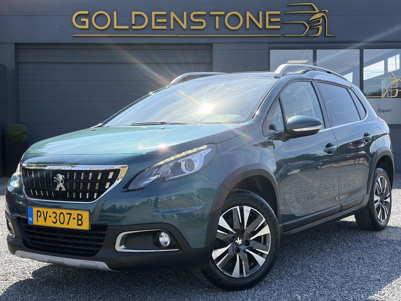 Peugeot 2008 - 1.2 PureTech Allure ✓1e Eigenaar✓D-riem vv in 2025✓110pk✓Navi✓Pano✓Carplay✓Pdc V+A✓Lm velg - AutoWereld.nl