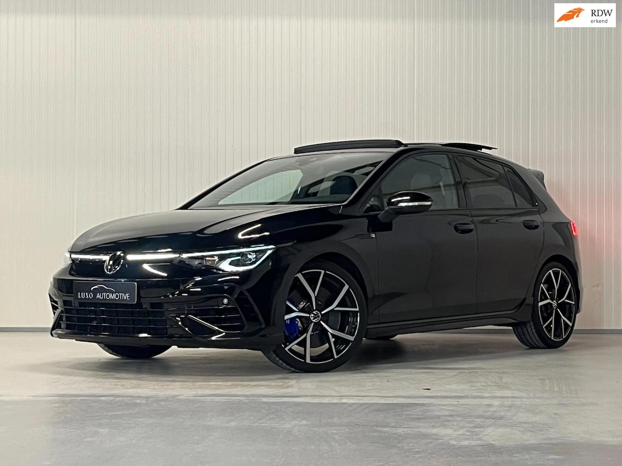 Volkswagen Golf - 2.0 TSI R 4Motion | AKRAPOVIC | PANO | LEDER | IQ LIGHTS | MEMORY - AutoWereld.nl