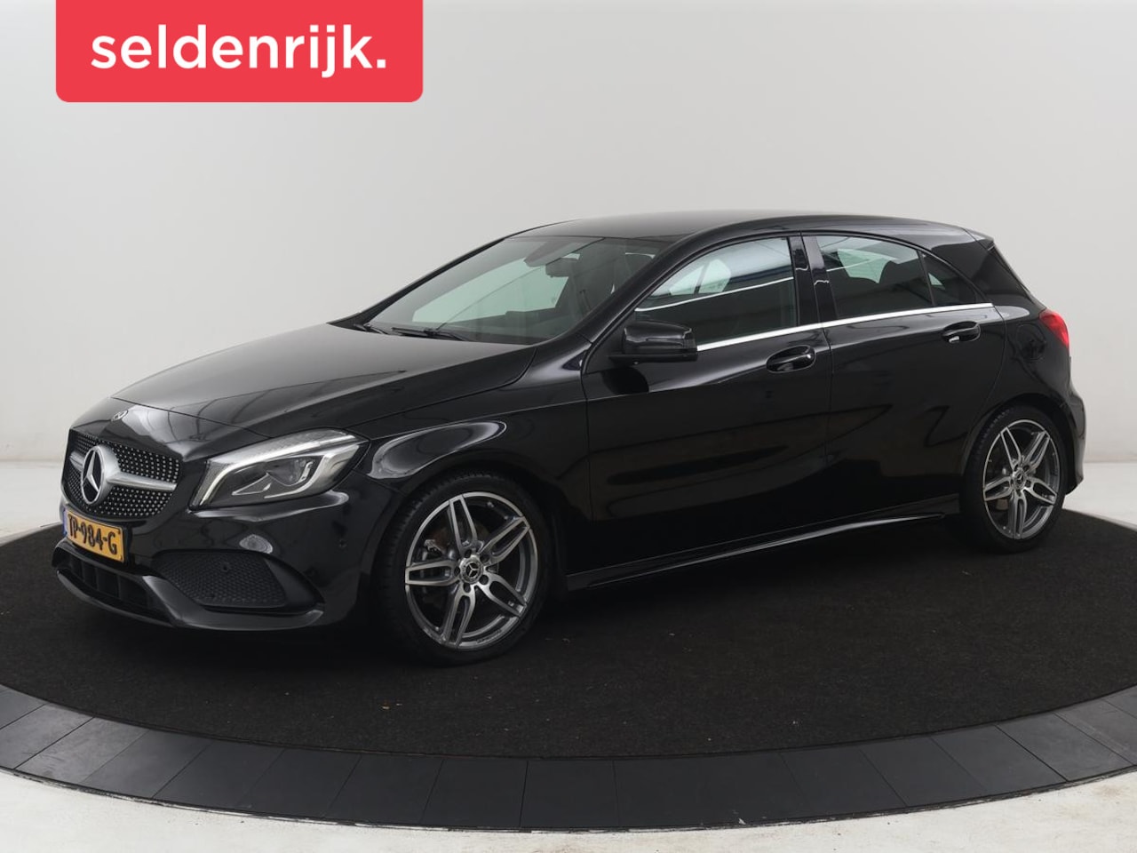 Mercedes-Benz A-klasse - 180 Business Solution AMG | Leder/alcantara | Stoelverwarming | Cruise control | Navigatie - AutoWereld.nl