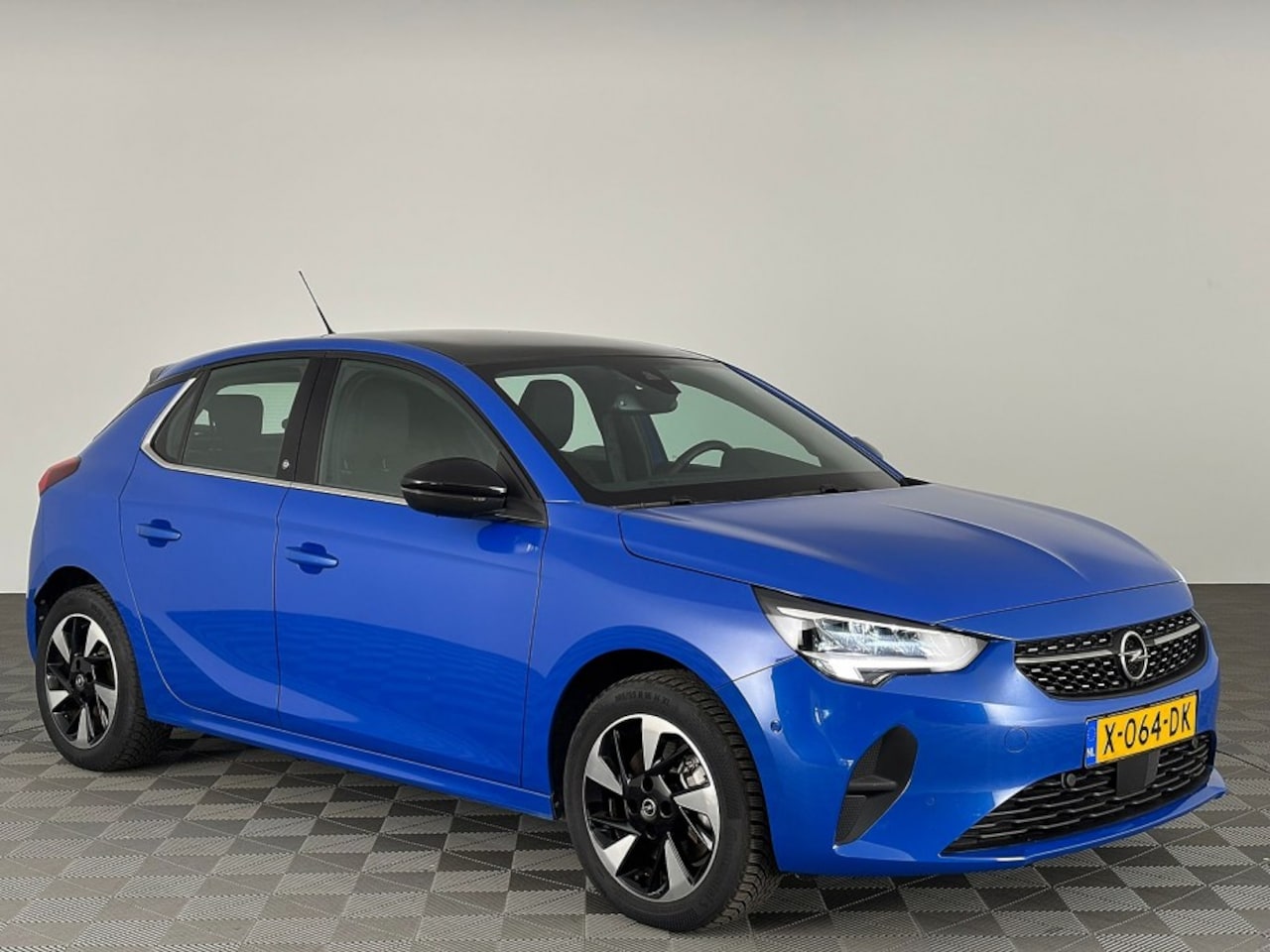 Opel Corsa-e - Level 3 50 kWh *SOH 100%* 3 FASE | PANORAMADAK | Half LEDER | NAVI | ECC | LED - AutoWereld.nl