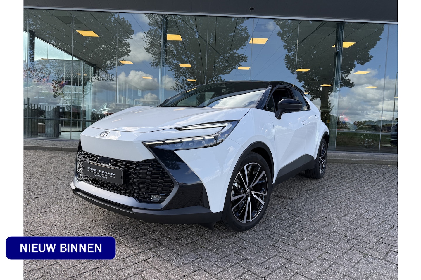 Toyota C-HR - 1.8 Hybrid 140 Executive ** Panodak ** Trekhaak ** Bi-tone ** JBL - AutoWereld.nl