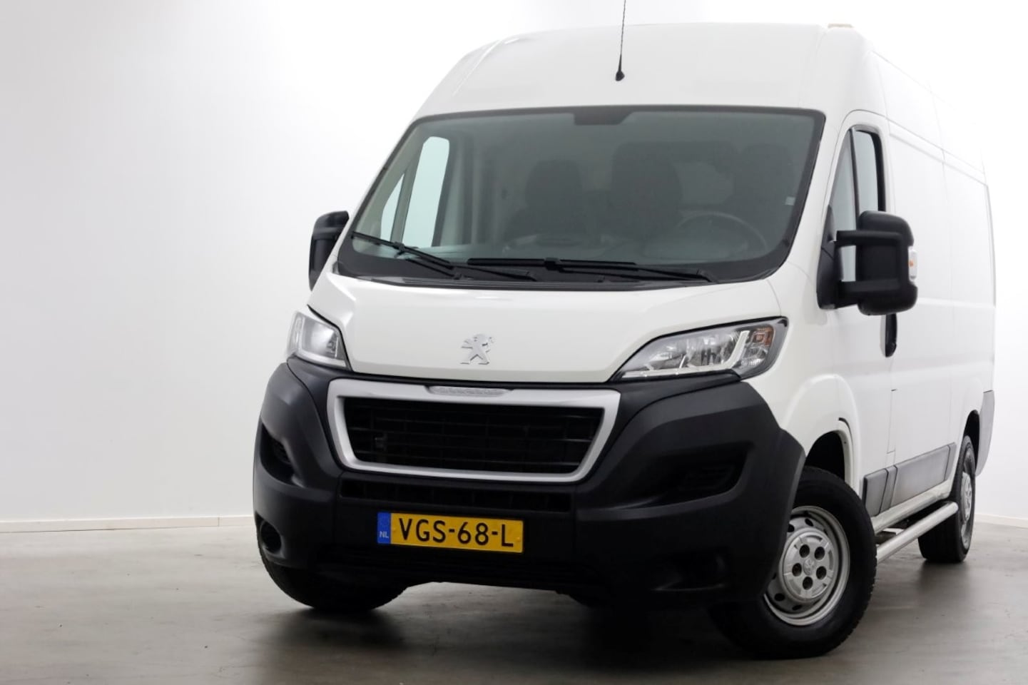 Peugeot Boxer - 2.2 BlueHDi 120pk L2H2 Premium Airco/Camera 08-2020 - AutoWereld.nl