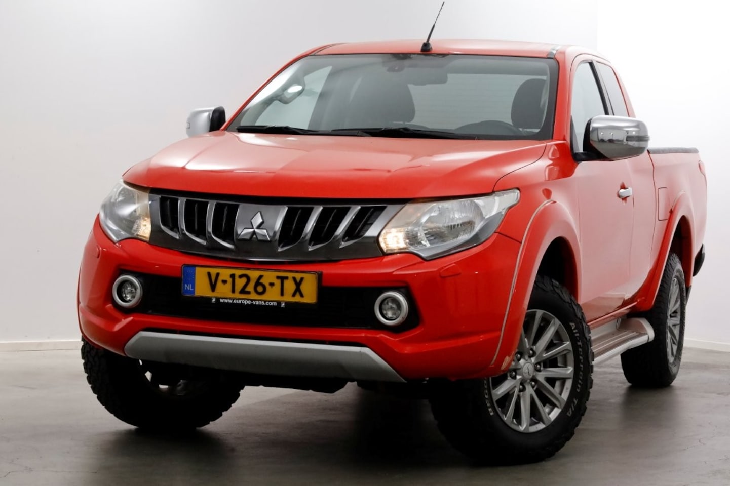 Mitsubishi L 200 - 2.4 DI-D 180pk Club Cab Intense 4x4 High/Low Gearing + Diff. Lock 12-2018 - AutoWereld.nl
