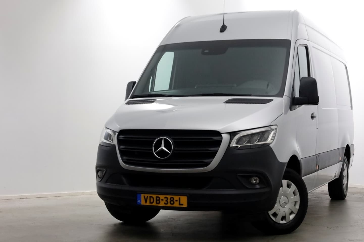 Mercedes-Benz Sprinter - 319 CDI 3.0 V6 190pk E6 L2H2 7G Automaat LED/Camera/Navi Trekhaak 3500kg 10-2019 - AutoWereld.nl