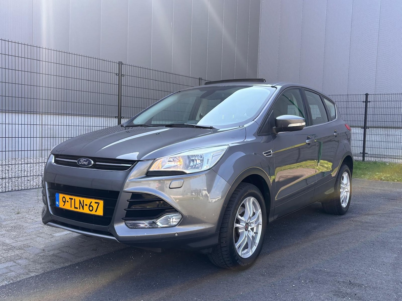 Ford Kuga - 1.6 Titanium|PANO|CAMERA|WINTERPAKKET|1/2 LEDER - AutoWereld.nl