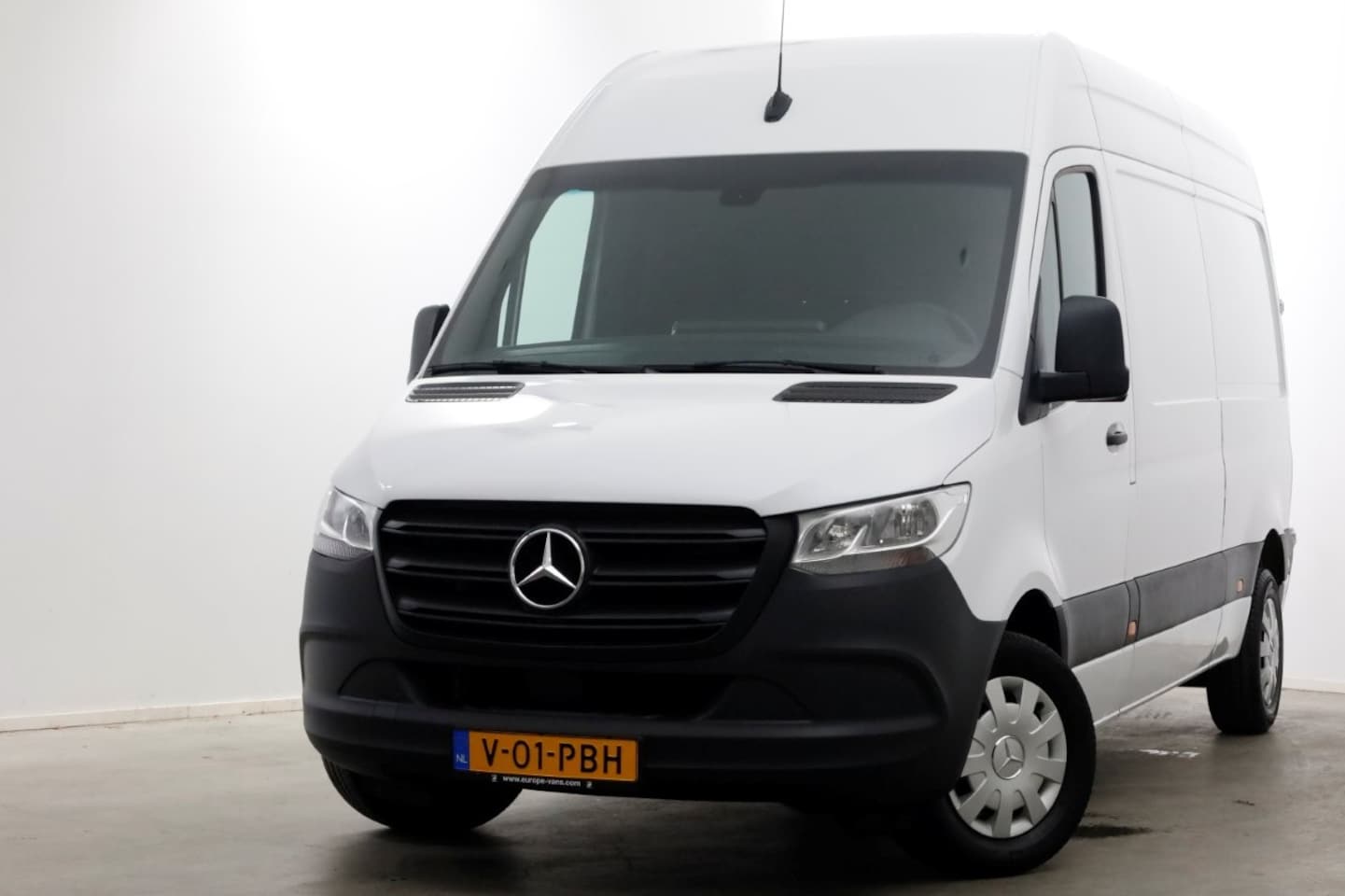 Mercedes-Benz Sprinter - 311 CDI 115pk L2H2 Airco/Carplay 10-2023 - AutoWereld.nl