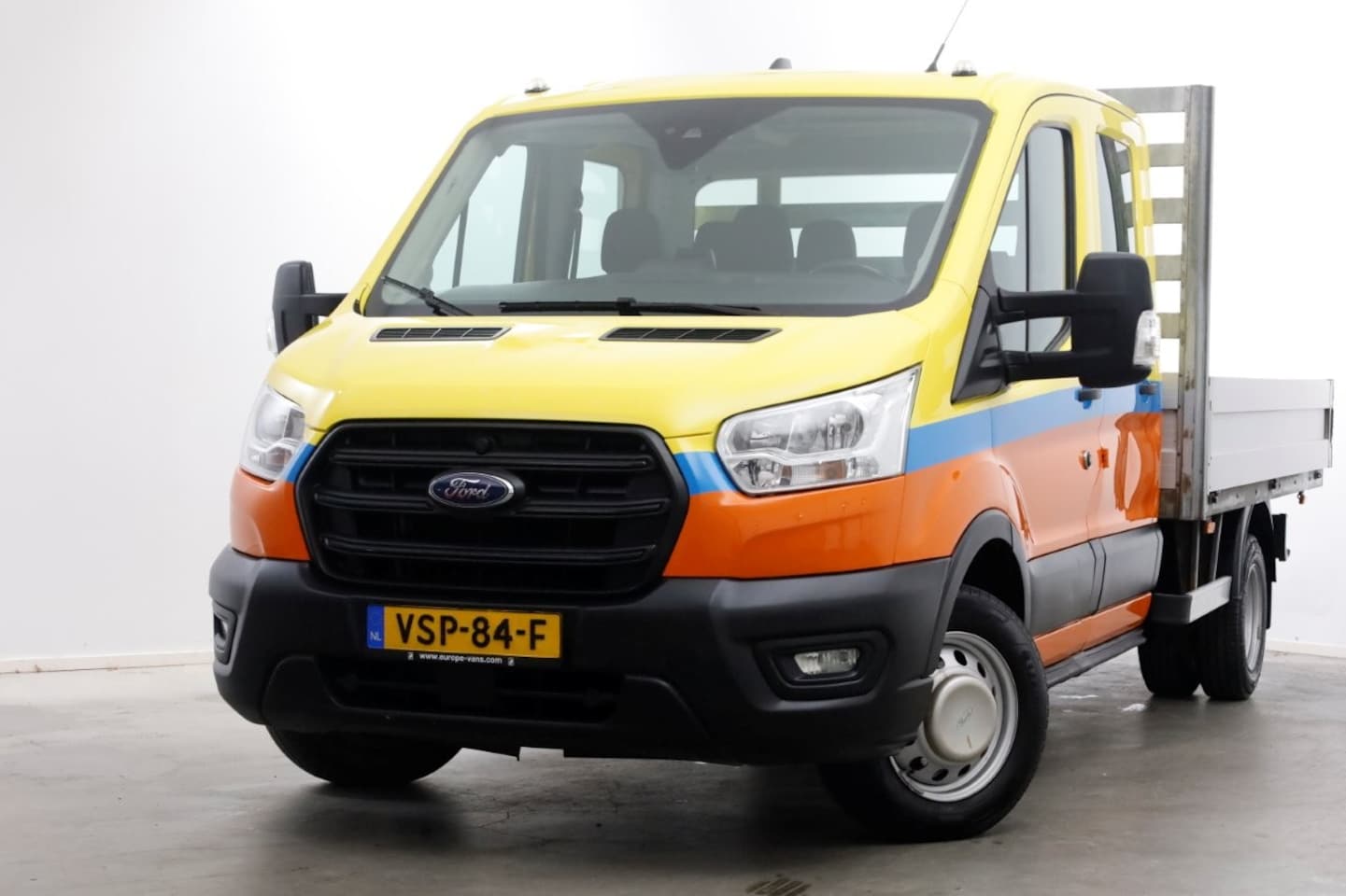 Ford Transit - 350 2.0 TDCI 130pk D.C. Trend Open Laadbak Trekhaak 3000kg 08-2022 - AutoWereld.nl