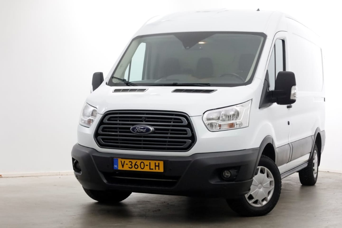 Ford Transit - 2.0 TDCI 130pk E6 L2H2 Trend Airco/Navi/Camera 02-2018 - AutoWereld.nl