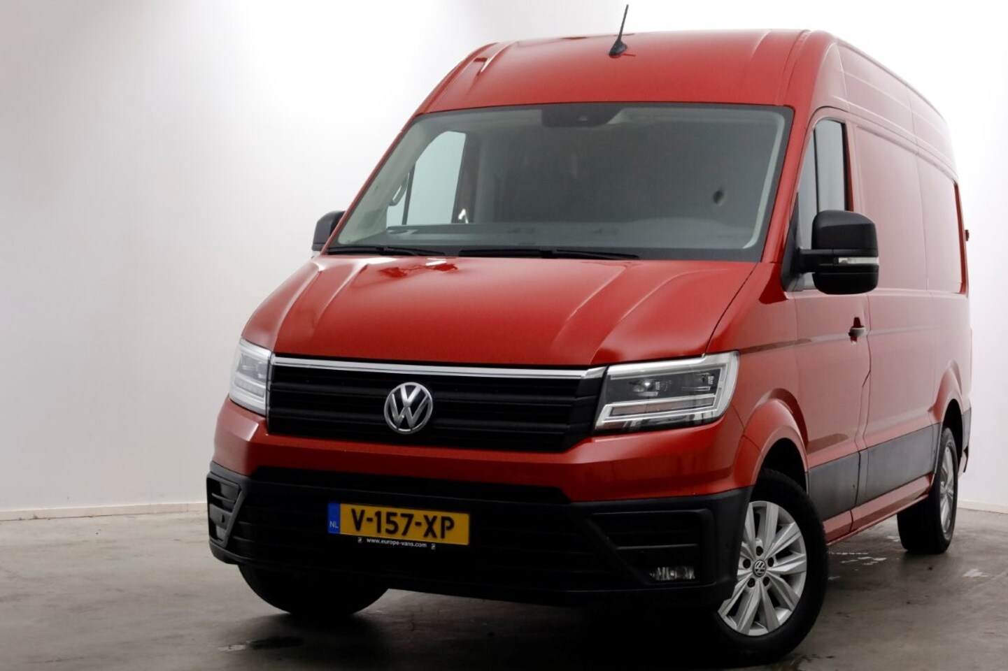 Volkswagen Crafter - 35 2.0 TDI 140pk L3H3 (L2H2) Exclusive Edtion LED 03-2019 - AutoWereld.nl