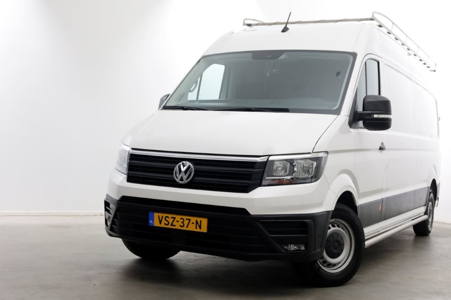 Volkswagen Crafter - 35 2.0 TDI 140pk L4H3 (L3H2) Maxi Airco/Camera/Imperiaal 12-2022 - AutoWereld.nl