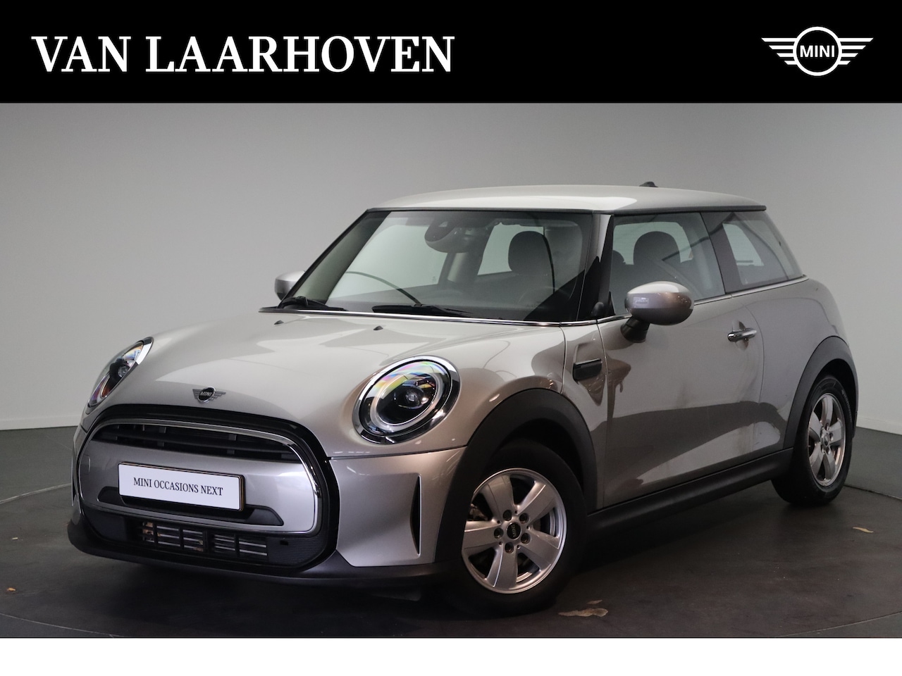 MINI Cooper - Hatchback / Essential / Premium Pakket / 15" LM Heli Spoke - AutoWereld.nl
