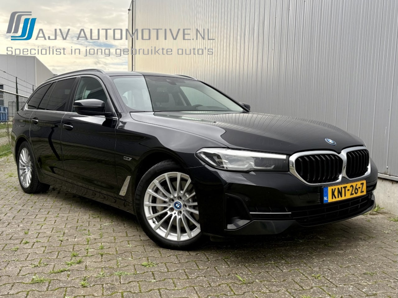 BMW 5-serie Touring - 530e X-DRIVE HIGH EXECUTIVE / TREKHAAK / LEDER - AutoWereld.nl
