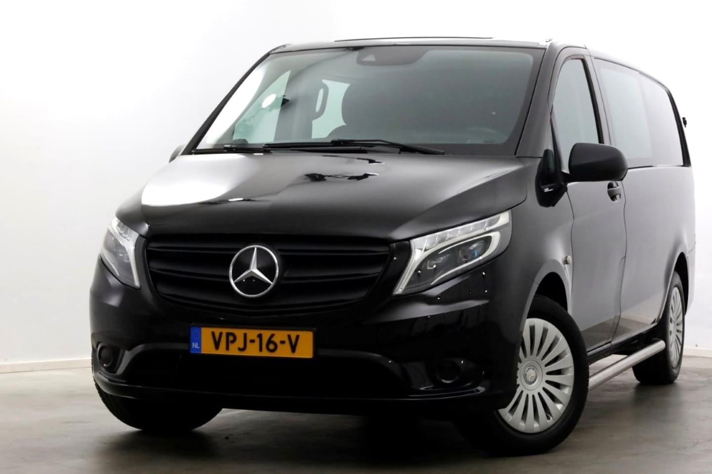 Mercedes-Benz Vito - 116 CDI 163pk 9G Automaat Lang D.C. 4x4 ZG2 ACC/LED/Navi/Camera 06-2022 - AutoWereld.nl