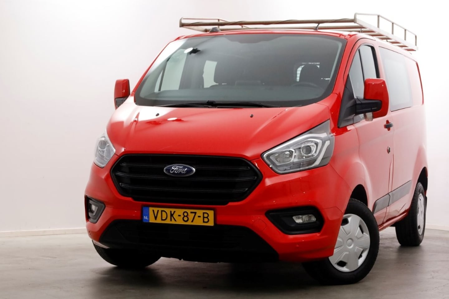 Ford Transit Custom - 2.0 TDCI 130pk L1H1 Trend D.C. Airco/Navi/Imperiaal 11-2019 - AutoWereld.nl