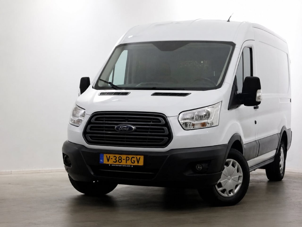 Ford Transit - 350 2.0 TDCI 130pk E6 L2H2 Trend Airco/Navi 04-2018 - AutoWereld.nl